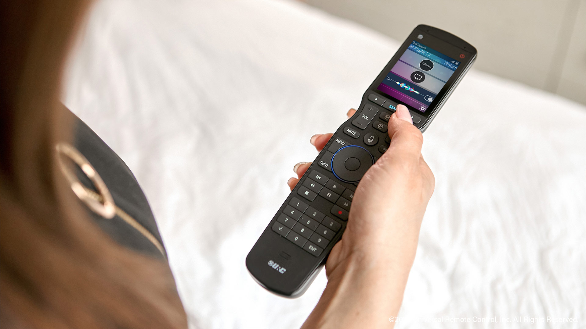 URC remote MX handheld en recámara